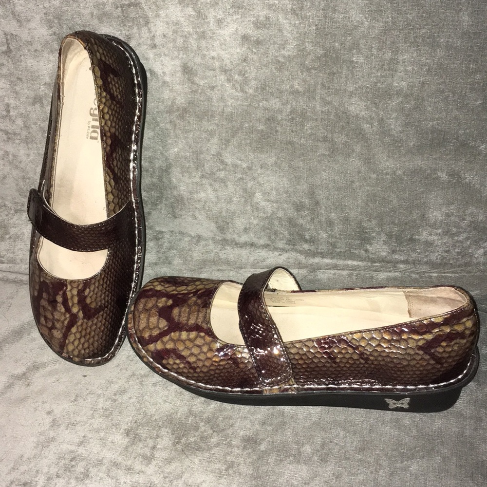 Snakeskin pattern Alegria shoes